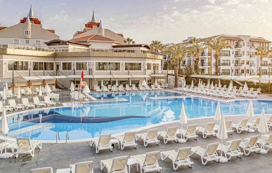 Aydınbey Famous Resort Hotel